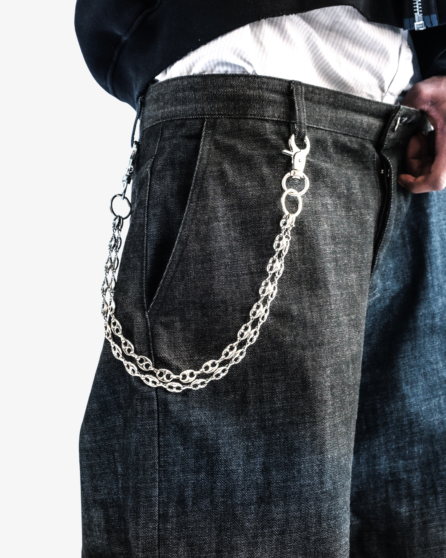 DOUBLE O KEYCHAIN.